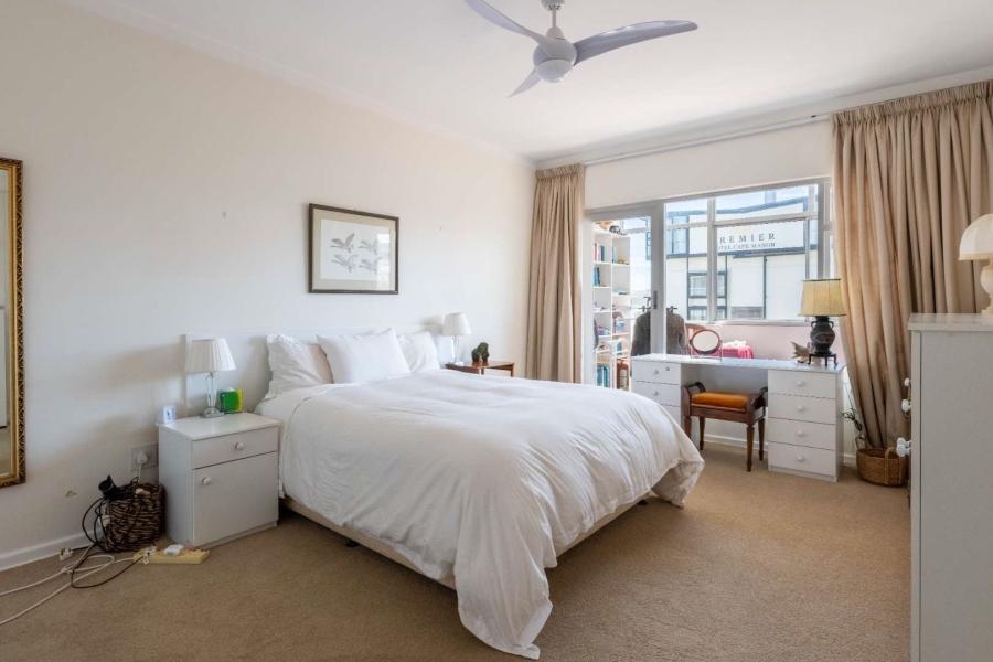 2 Bedroom Property for Sale in Sea Point Western Cape